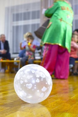 Oyuncak balonu kapatın