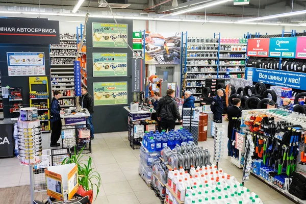 Klimovsk 莫斯科地区 Russsia 10月 2017 汽车零件商店的内部在 Klimovsk — 图库照片