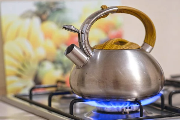 Bouilloire Sur Une Cuisinière — Photo