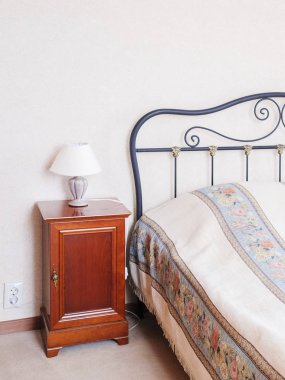 Bir yatak odasının içi.