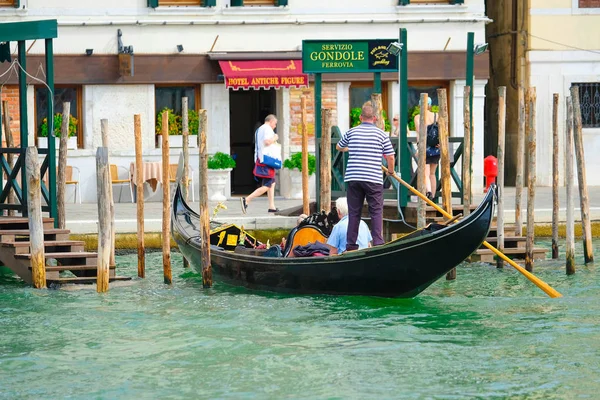 Venice Italië Juni 2017 Dijk Van Een Kanaal Venetië — Stockfoto