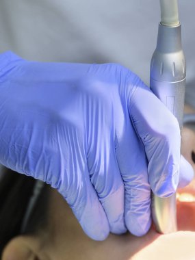 Dantist'ın el yakın çekim