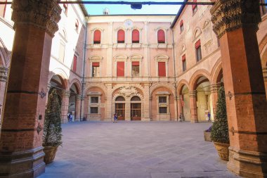 Bologna, İtalya - Mayıs, 29, 2017: Sarayı bahçesinde bir Bologna Merkezi