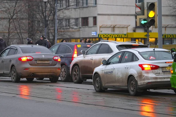 Moskva Rusko Prosince 2017 Auta Stojí Semaforu Moskvě — Stock fotografie