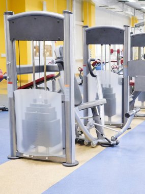 Bir spor salonunun içinde.