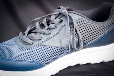 koşu ayakkabılarını kapat.