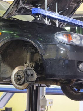 Arabanın içinde bir araba onarım istasyonu