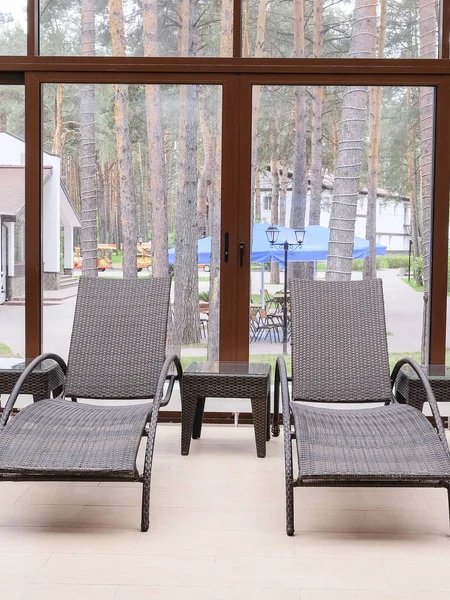 Chaise Longues Una Piscina —  Fotos de Stock