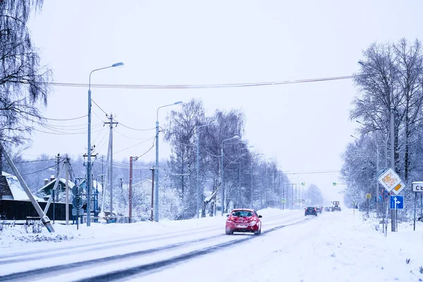 モスクワ地域 ロシア 2018 モスクワ地域 ロシアで雪に覆われた道を車でドライブ — ストック写真