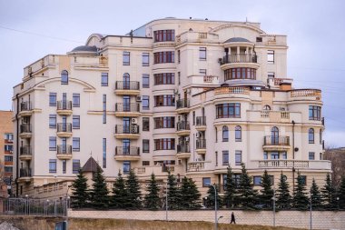 Moskova, Rusya - 08 Nisan 2018: Moskova Nehri setin şirketten