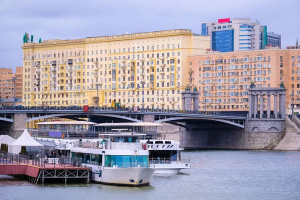 Moscú Rusia Abril 2018 Casa Terraplén Del Río Moscú — Foto de Stock