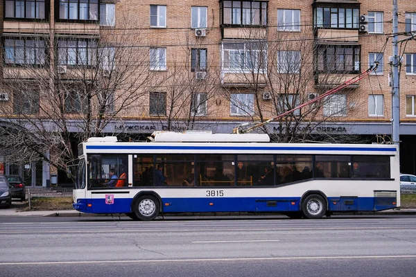 Moscou Russie Avril 2018 Trolleybus Dans Rue Moscou — Photo