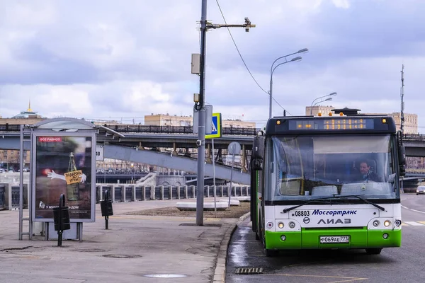 Moskwa Rosja Kwietnia 2018 Autobus Ulicy Moskwy — Zdjęcie stockowe