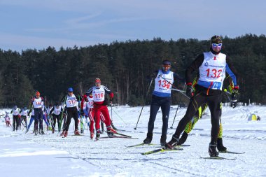 Protvino, Rusya - Mart, 18, 2018: Bir kayakçı görüntü