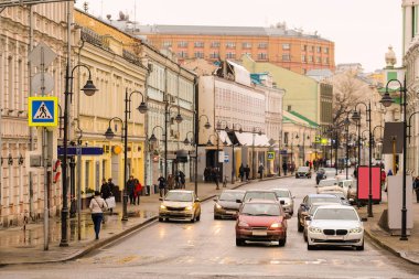 Moskova merkezinde trafikte görüntüsünü