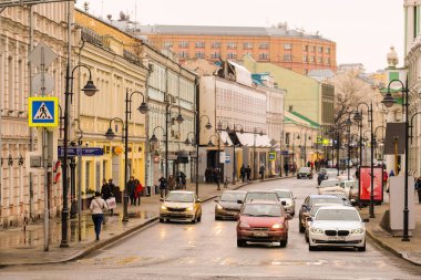 Moskova, Rusya - Nisan, 2, 2018: Moskova Merkezi trafik