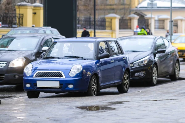 Москва Російська Федерація Квітня 2018 Роки Автомобілі Стоянці Автівок Mosocw — стокове фото