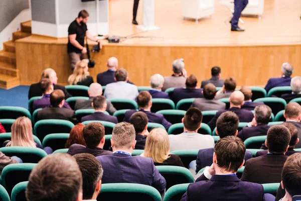 Moscú Rusia Abril 2018 Público Escucha Actuación Una Sala Conferencias — Foto de Stock