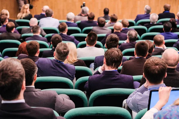 Moscú Rusia Abril 2018 Público Escucha Actuación Una Sala Conferencias —  Fotos de Stock