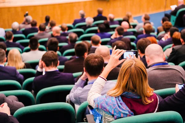 Moskva Ryssland April 2018 Publiken Lyssnar Skådespeleriet Konferenssal — Stockfoto