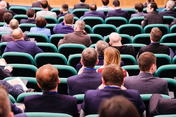 Moscú Rusia Abril 2018 Público Escucha Actuación Una Sala Conferencias —  Fotos de Stock