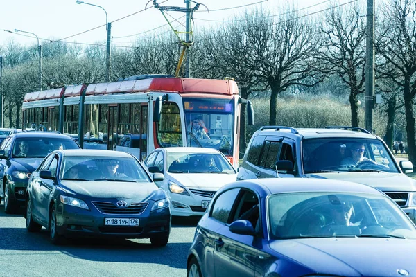俄罗斯圣彼得堡 2018年4月15日 莫斯科公路上的交通堵塞 — 图库照片