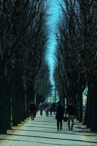 Petersburg Rusland April 2018 Mensen Lopen City Avenue — Stockfoto