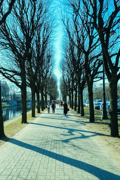 Petersburg Rusland April 2018 Mensen Lopen City Avenue — Stockfoto