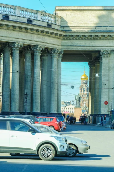 San Pietroburgo Russia Aprile 2018 Auto Parcheggio Nella Strada San — Foto Stock