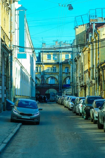 São Petersburgo Rússia Abril 2018 Imagem Estacionamento Carros Rua São — Fotografia de Stock