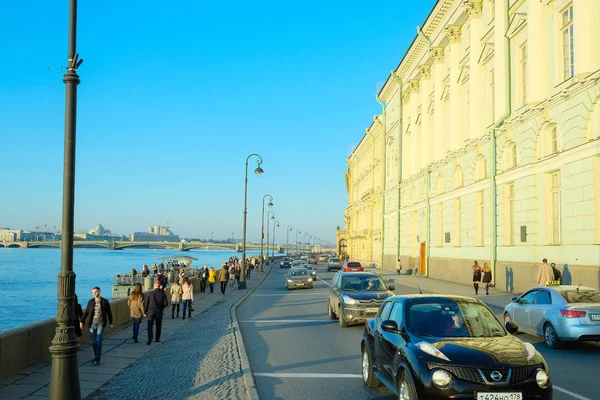 Petersburg Rusko Duben 2018 Provoz Břehu Řeky Něvy Petrohradě — Stock fotografie