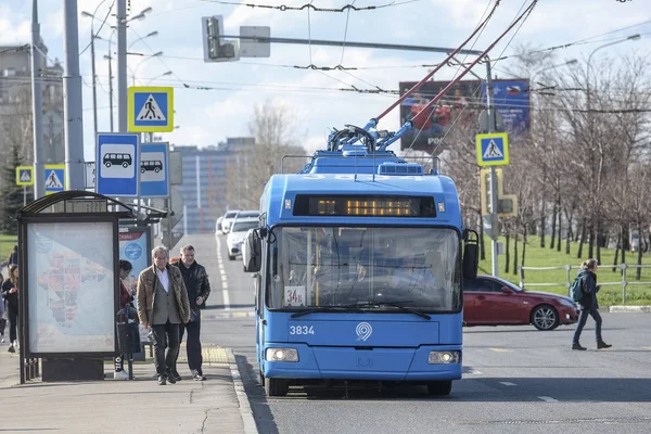 Moscow Russia April 2018 Trolleybus Stands Trolleybus Station Moscow Russia — Stock Photo, Image