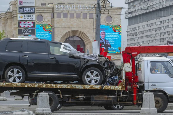 Moscow Russia May 2018 Image Tow Truck Carrying Broken Car — Stock Photo, Image