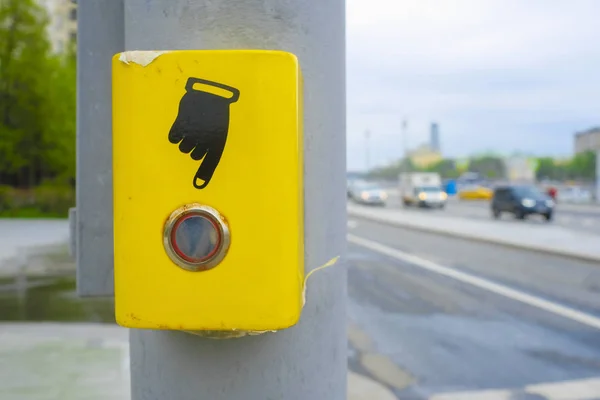 Botón Encendido Del Semáforo Peatonal —  Fotos de Stock
