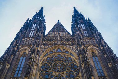 Prag, Çek Cumhuriyeti - 22 Kasım 2019: Prag 'daki St. Vitus Katedrali' nin bir kısmı