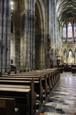 Prag, Çek Cumhuriyeti - 22 Kasım 2019: Prag 'daki St. Vitus Katedrali' nin içi