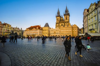 Prag, Çek Cumhuriyeti - 19 Kasım 2019: Prag 'daki Eski Şehir Meydanı
