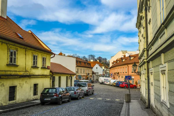 Praga Repubblica Ceca Novembre 2019 Immagine Auto Parcheggiate Una Strada — Foto Stock