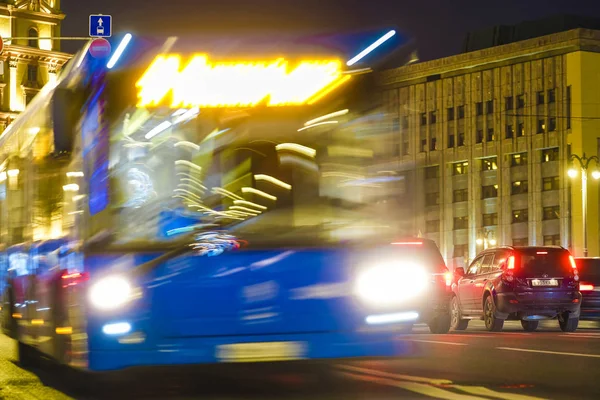 Moskou Rusland November 2019 Wazig Beeld Van Een Bus Die — Stockfoto