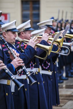 Prag, Çek Cumhuriyeti - 22 Kasım 2019: Prag 'daki imaj askeri bandı