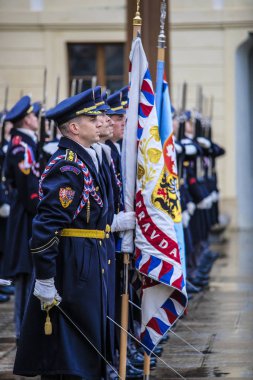 Prag, Çek Cumhuriyeti - 22 Kasım 2019: Prag 'daki imaj askeri bandı