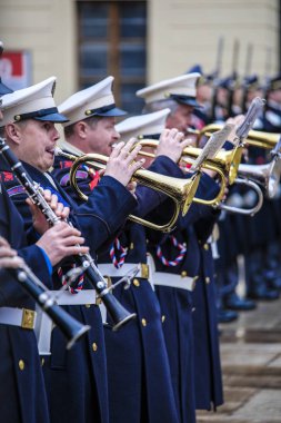 Prag, Çek Cumhuriyeti - 22 Kasım 2019: Prag 'daki imaj askeri bandı