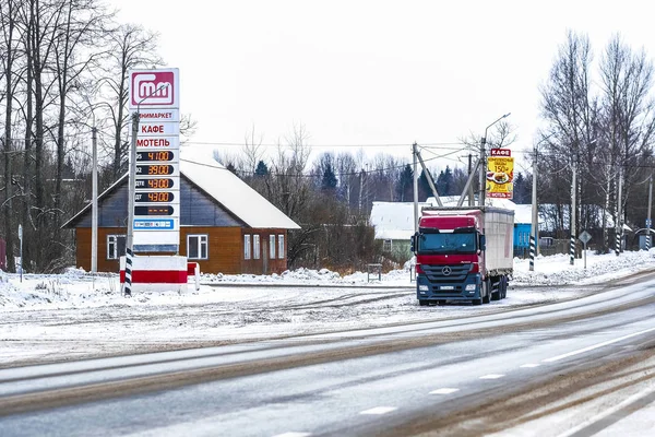 Karelia Rusia Enero 2020 Camión Estacionamiento Karelia Durante Una Fuerte —  Fotos de Stock