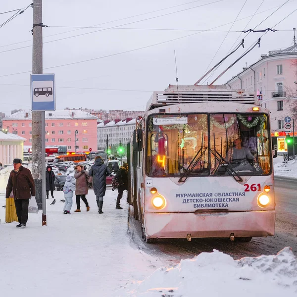 Murmansk Rusia Enero 2020 Imagen Autobús Una Parada Autobús Murmansk —  Fotos de Stock