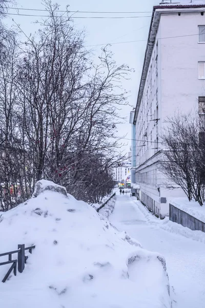 Murmansk Rusia Enero 2020 Paisaje Con Imagen Acera Nieve — Foto de Stock