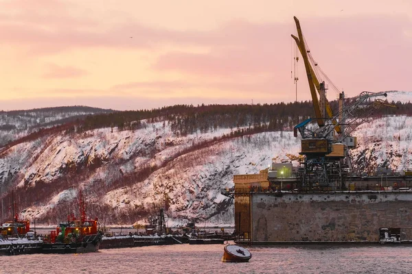 Murmansk Rusya Ocak 2020 Kışın Murmansk Şehrinde Donmayan Liman Fotoğraf — Stok fotoğraf