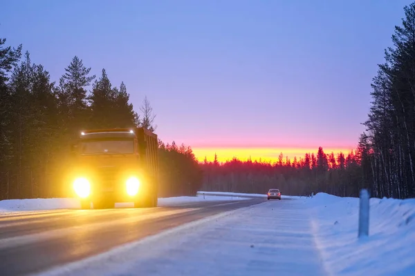 Karelia Rusia Enero 2020 Camión Una Carretera Karelia Durante Fuerte — Foto de Stock