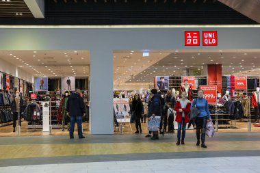 Moskova, Rusya - 19 Aralık 2019: Moskova, Rusya 'da bir süpermarketin içi