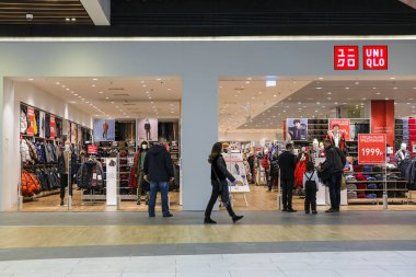 Moskova, Rusya - 19 Aralık 2019: Moskova, Rusya 'da bir süpermarketin içi