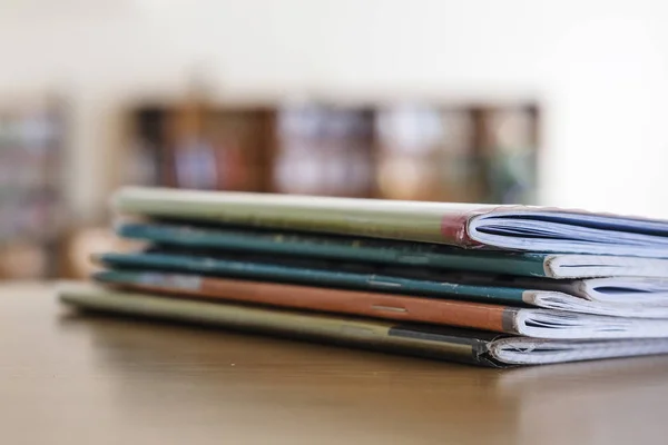 Interieur Van Een Lege Schoolklas Met Notitieboekjes Een Frontterrein — Stockfoto